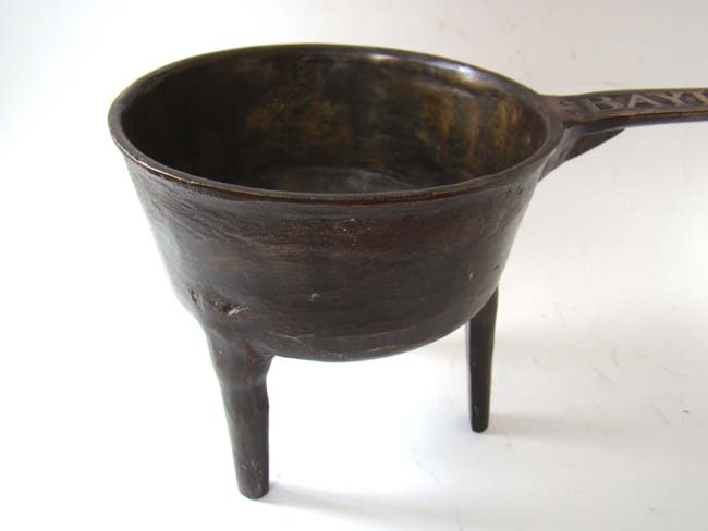 A rare English bronze cooking pot signed BAYLEY & STREET circa 1720-1750 — image 3